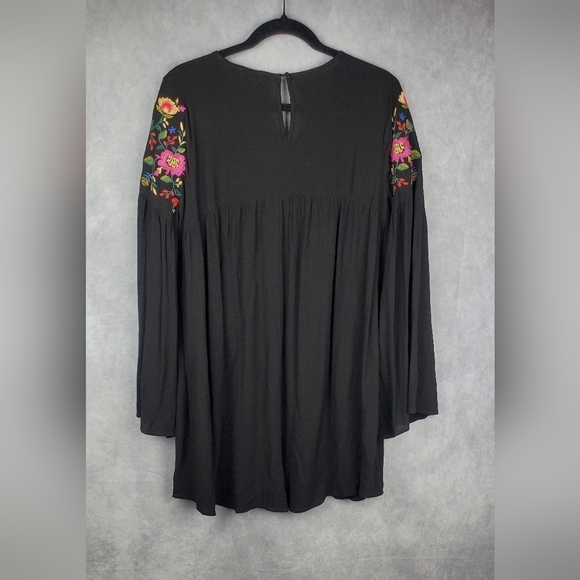 Umgee embroidered Flattering Boho Floral‎ V-Neck Long Bell Sleeve dress sizeM - Picture 8 of 11